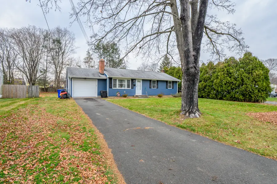 124 Bel Aire Circle, Windsor Locks, CT 06096 - Image #2