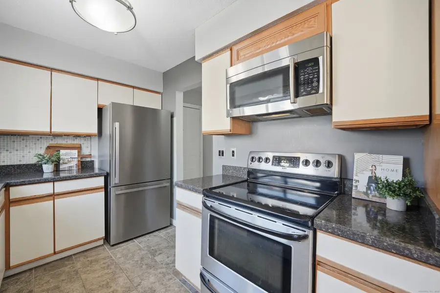 84 Staffordshire Commons Drive #84, Wallingford, CT 06492 - Image #3