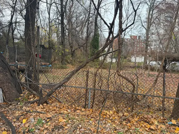 860 Briarwood Avenue, Bridgeport, CT 06604