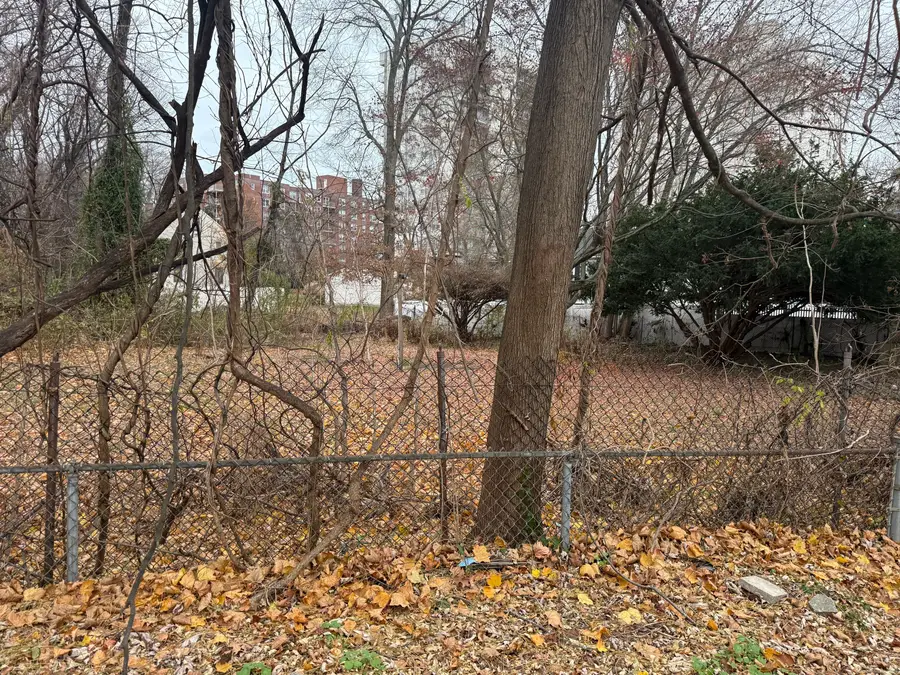 860 Briarwood Avenue, Bridgeport, CT 06604 - Image #3