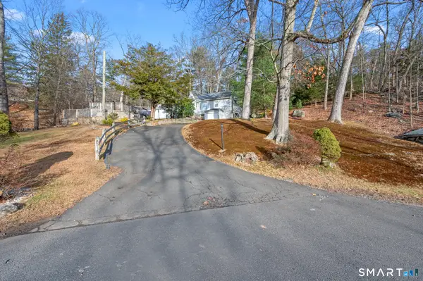 10 Old Waterbury Road, Middlebury, CT 06762