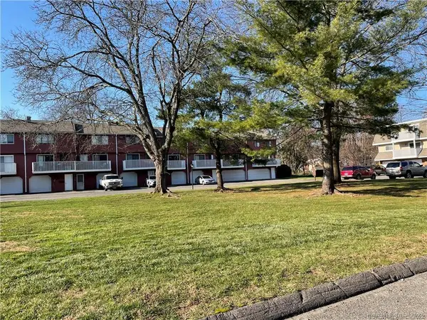 72 Churchill Drive #72, Newington, CT 06111