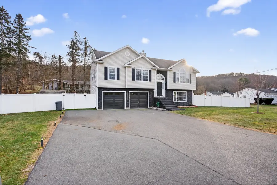 28 Margaret Circle, Naugatuck, CT 06770 - Image #2