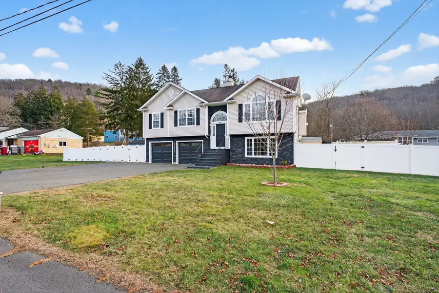 28 Margaret Circle, Naugatuck, CT 06770 - Image #3
