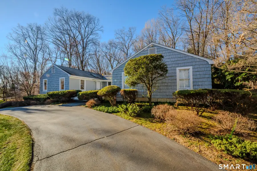 4 Stonewall Lane, Woodbridge, CT 06525 - Image #2