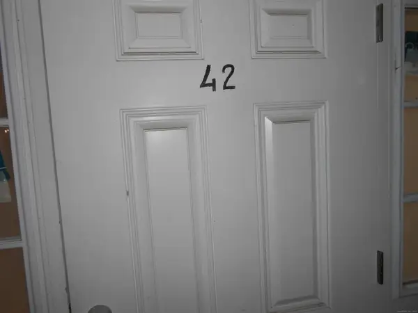 50 Greenhouse Road #42B, Bridgeport, CT 06606