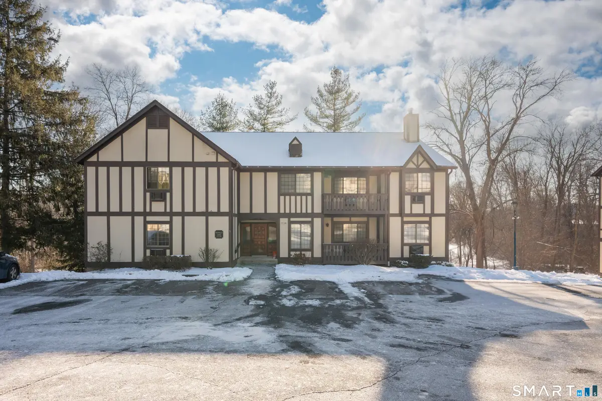 26 Essex Court #26, Brookfield, CT 06804 - Image #1