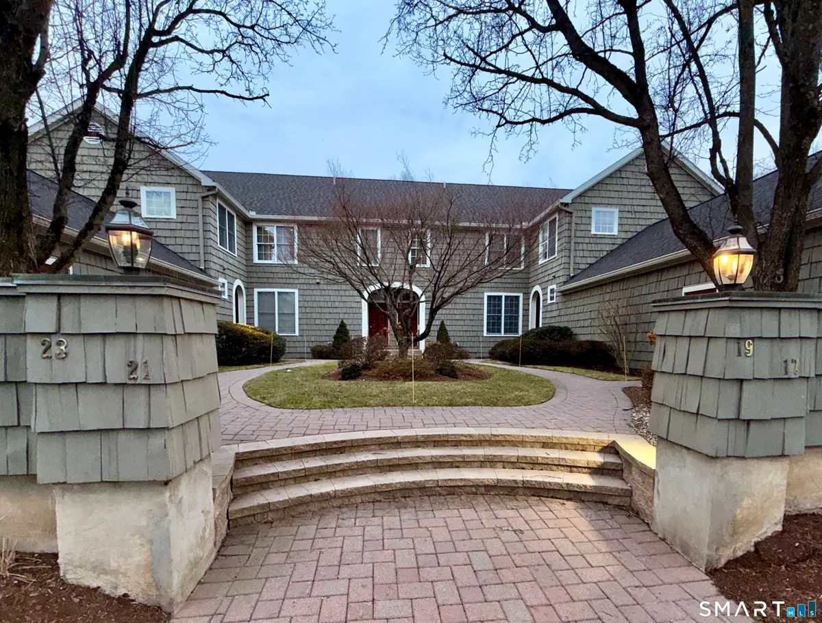 17 Harwich Lane #17, West Hartford, CT 06117 - Image #1