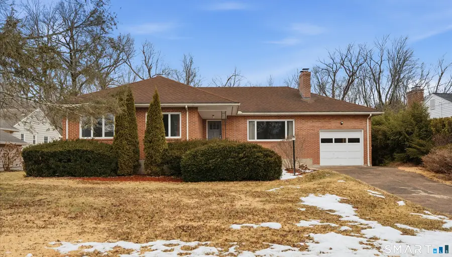 30 Ravenwood Road, West Hartford, CT 06107 - Image #2