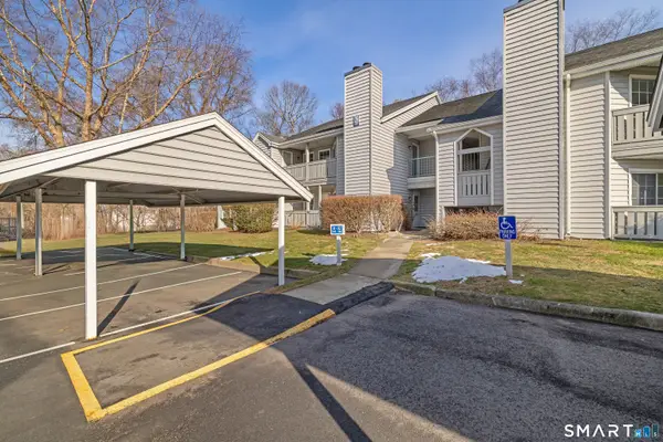 82 Crown Knoll Court #APT 151, Groton, CT 06340