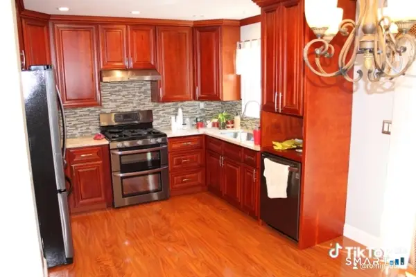 30 Grove Place, Danbury, CT 06810