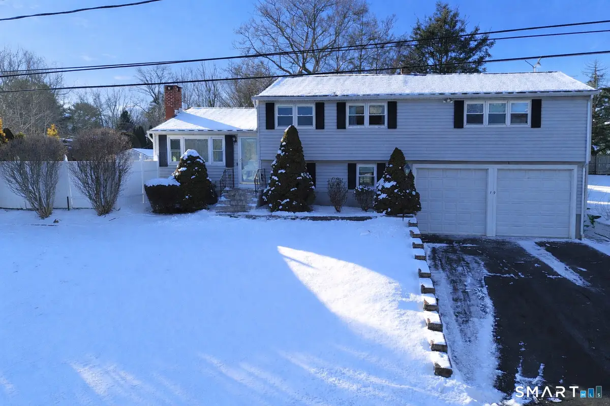 19 Evergreen Drive, Clinton, CT 06413 - Image #1