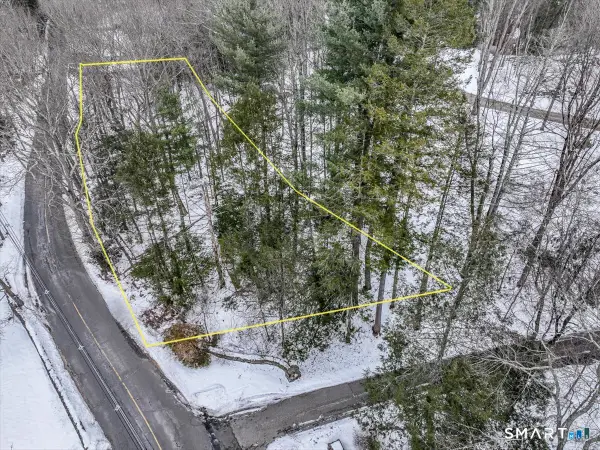 18 Starrs Plain Road, Danbury, CT 06810