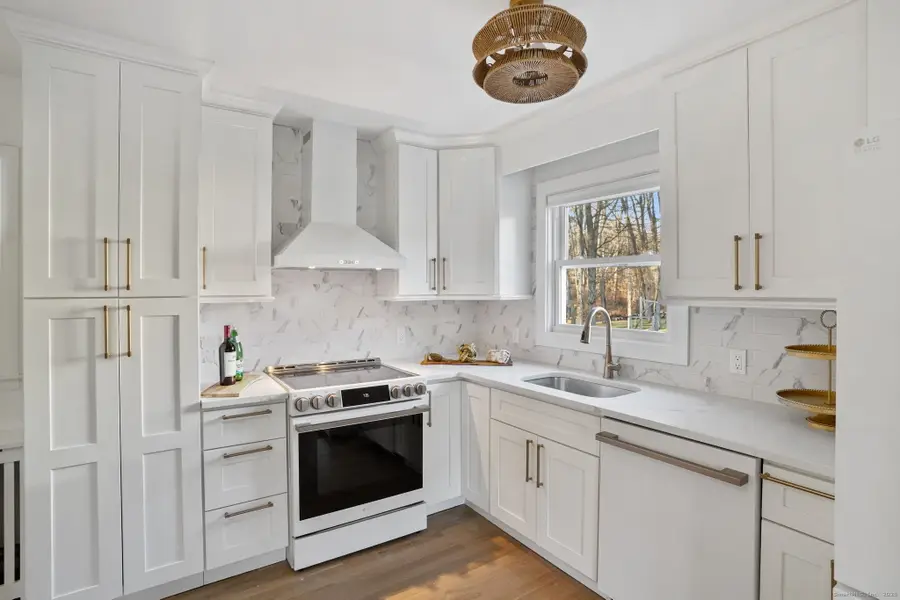 132 Toll House Lane, Fairfield, CT 06825 - Image #2