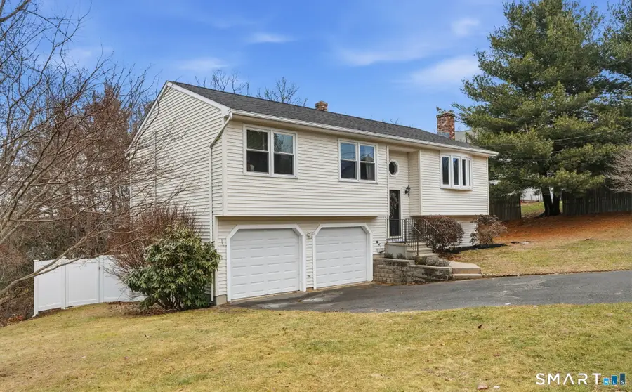 4 Rosewood Court, Naugatuck, CT 06770 - Image #2
