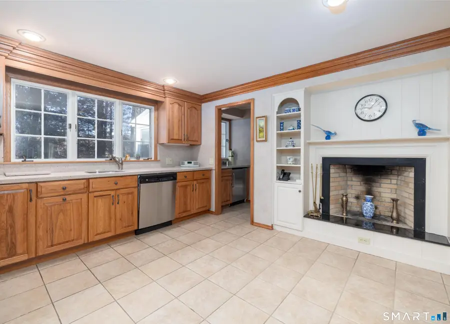 117 Crest Road, Middlebury, CT 06762 - Image #3