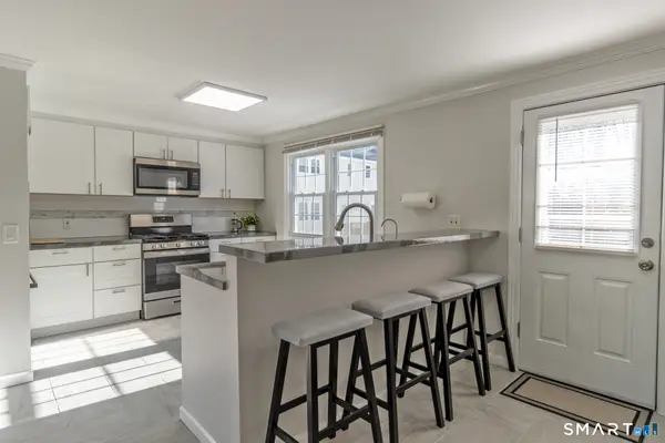 10 Carolina Drive #APT 25, Montville, CT 06370