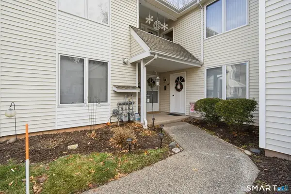 82 Millbrook Court #82, Newington, CT 06111