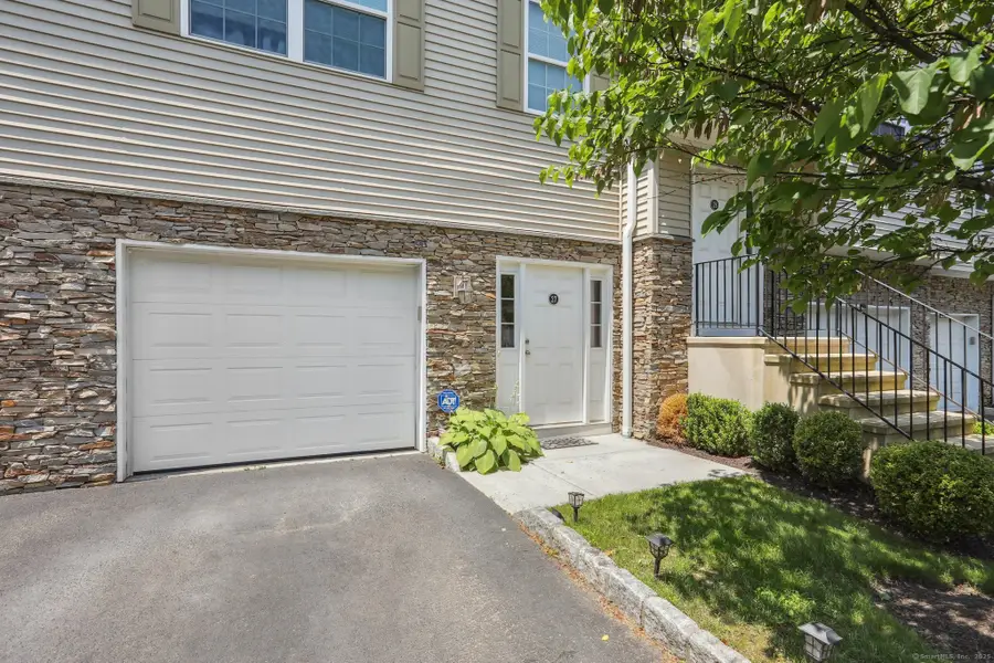 27 Riverview Court #27, Brookfield, CT 06804 - Image #2
