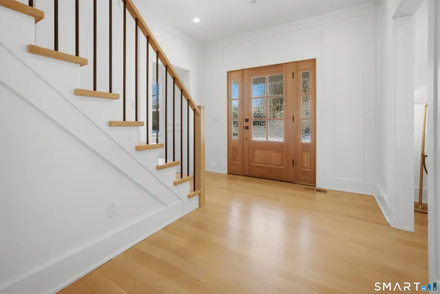 196 Robin Lane, Fairfield, CT 06824 - Image #2