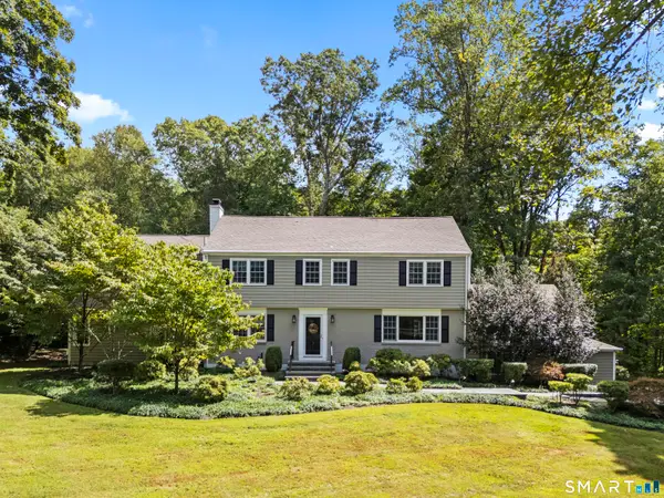 19 Robin Road, Woodbridge, CT 06525