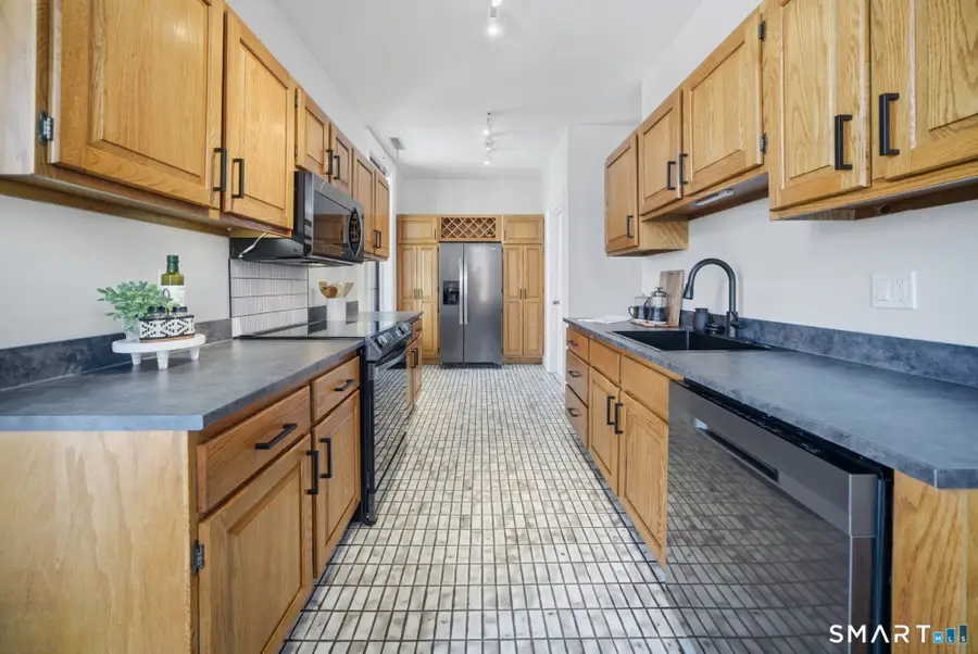 34 Charter Oak Place #4, Hartford, CT 06183 - Image #3