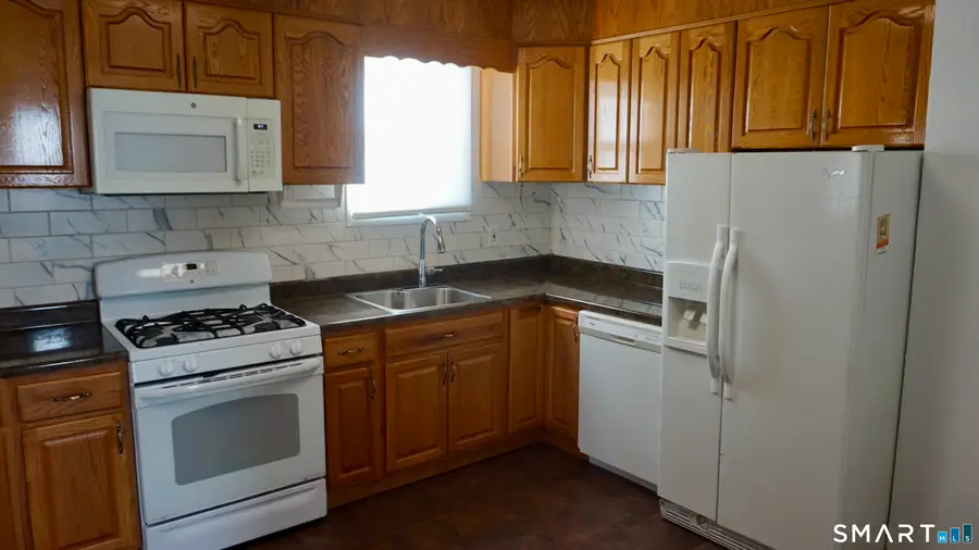 154 Lockwood Avenue, Stamford, CT 06902 - #3