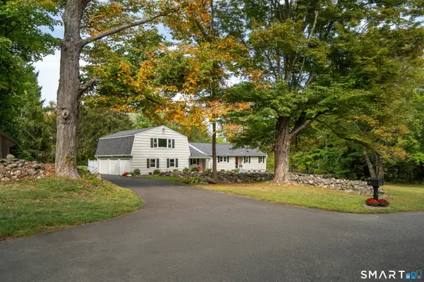 3 Grand Place, Newtown, CT 06470