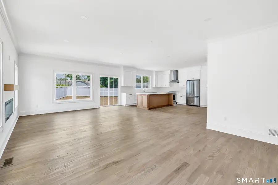 27 Suzanne Circle, Fairfield, CT 06825 - #3