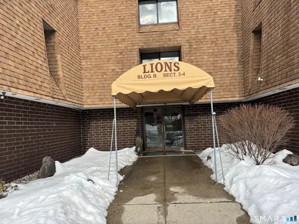 126 Triangle Street #APT B43, Danbury, CT 06810