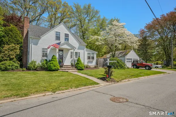 1 Middle Street, Waterford, CT 06385