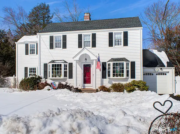 71 Vista Road Road, North Haven, CT 06473