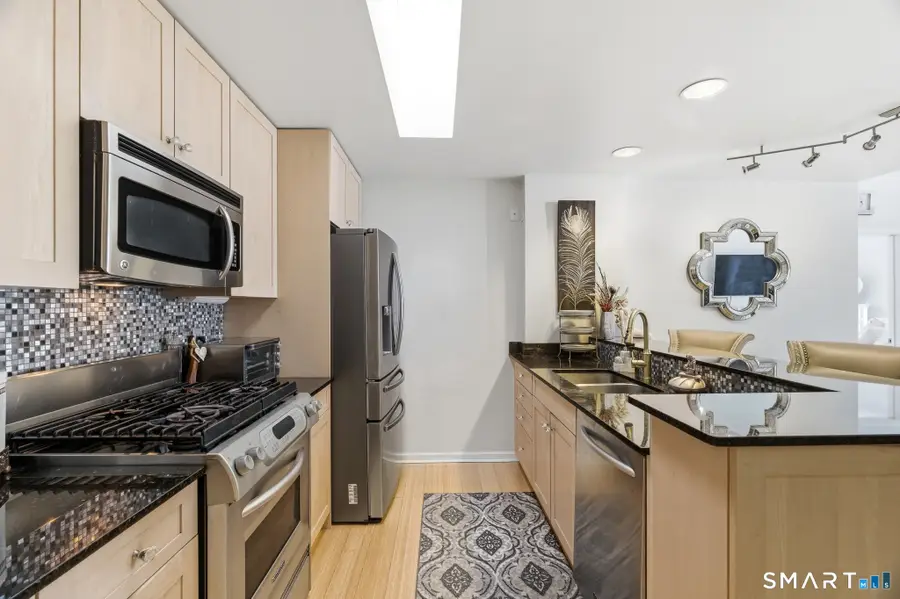 400 Bank Street #APT 402, New London, CT 06320 - #3