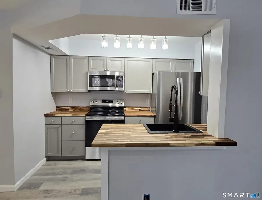 90 Crown Knoll Court #APT 136, Groton, CT 06340 - #2