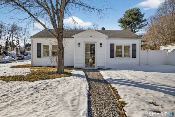 22 Woodlawn Avenue, Waterford, CT 06385