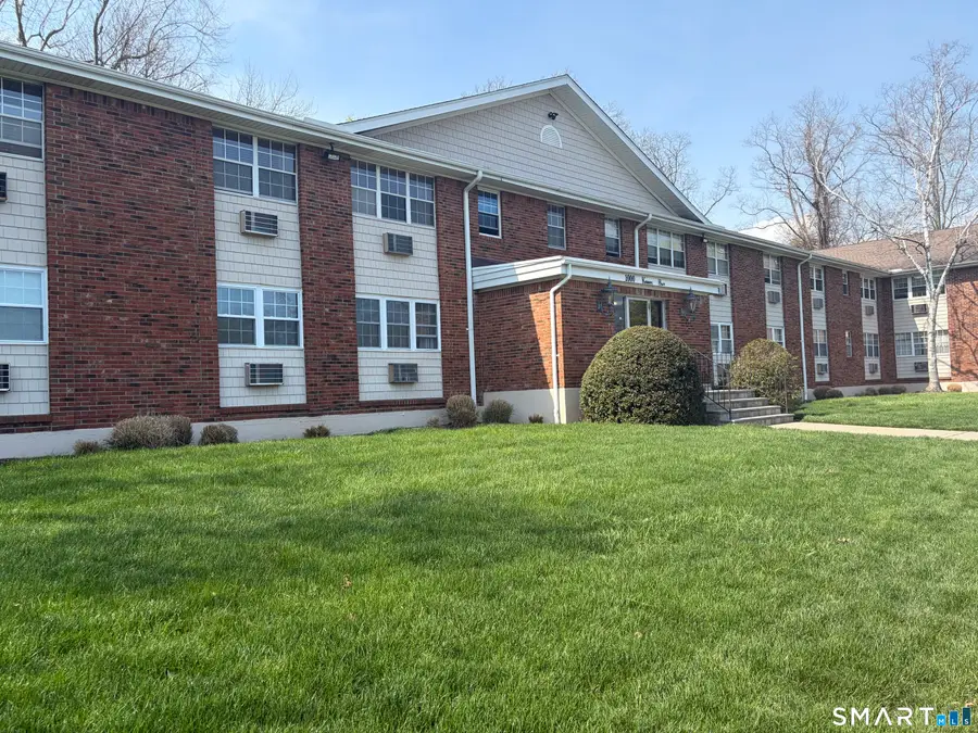 1000 Knapps Highway #14, Fairfield, CT 06825 - #2