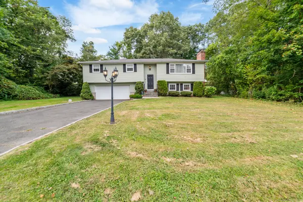 38 East Ridge Drive, Middlebury, CT 06762