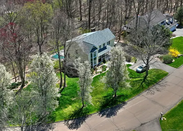 920 Green Circle, Orange, CT 06477