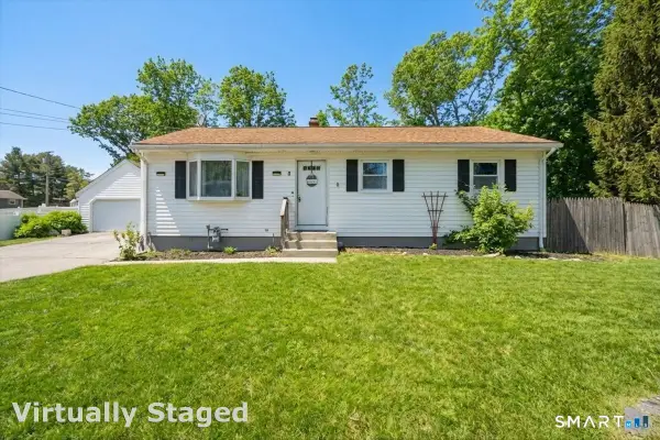 8 Manor Road, Montville, CT 06370