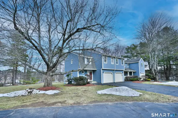 8 Village Green Road, Sturbridge, MA 01566