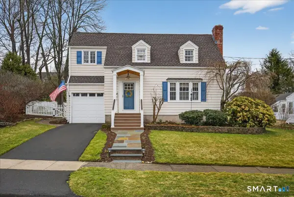 13 West Slope Lane, Hamden, CT 06517