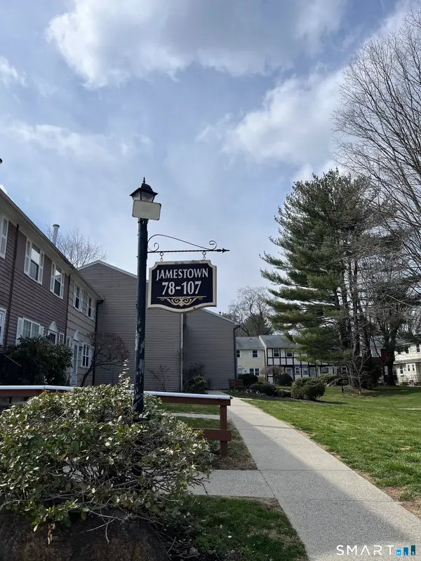 88 East Gate Lane #88, Hamden, CT 06514