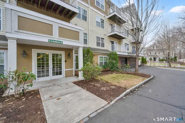 26 Schoolhouse Drive #209, West Hartford, CT 06110