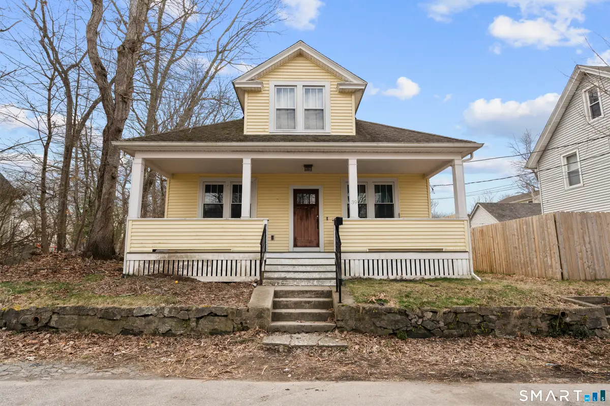 39 Oakridge Street, Norwich, CT 06360 - #1