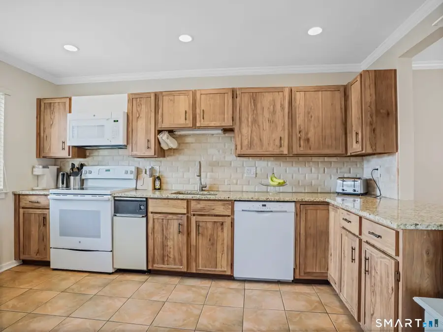 16 Bouton Street East #(16) B6, Stamford, CT 06907 - #3