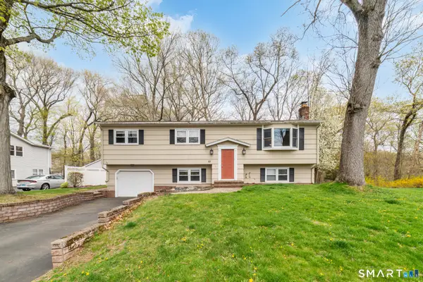 51 Sky View Circle, Hamden, CT 06514