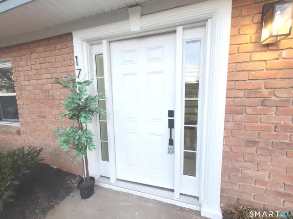 17 Woodlawn Avenue, Norwalk, CT 06854