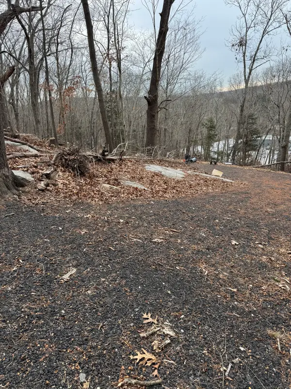 33 Castle Heights, Deep River, CT 06417