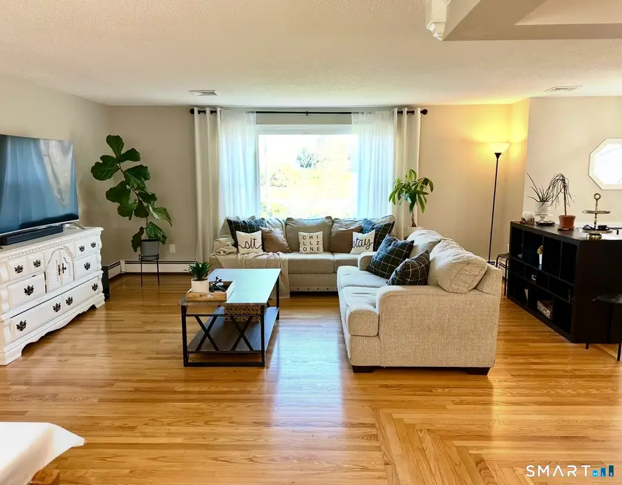 8 Cynthia Court, Branford, CT 06405 - #3