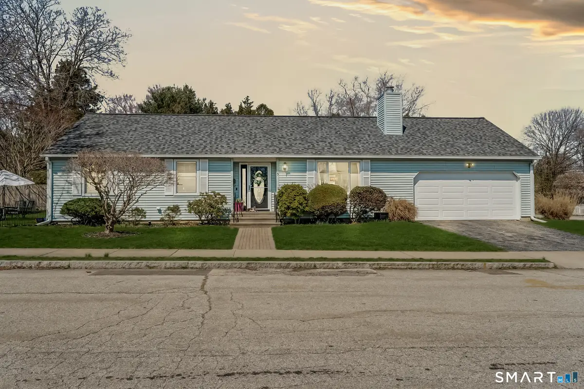 5 Penny Lane, New London, CT 06320 - #1